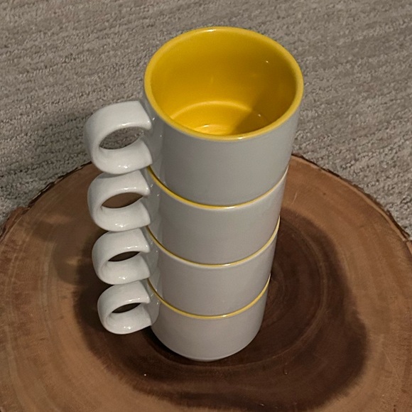 Crate&Barrel Stacking Stoneware Mugs in White and Yellow. Set of 4 (6-8oz) EUC - Picture 5 of 10